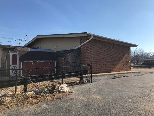 5 S Madison St, Oswego, IL 60543